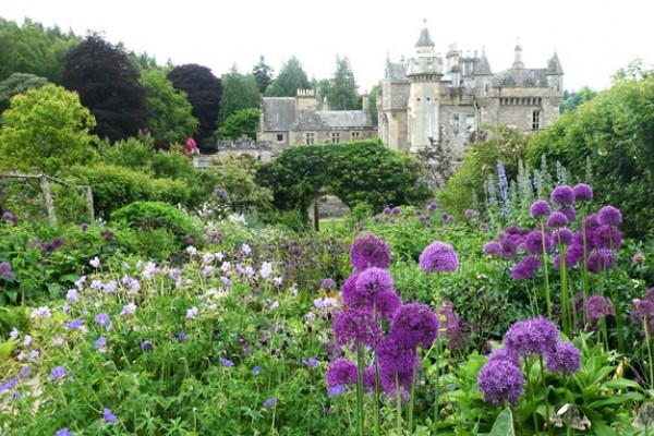 Abbotsford House and Gardens in Winter