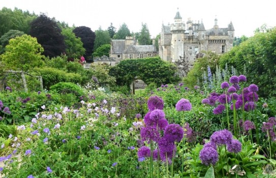 Abbotsford House and Gardens in Winter