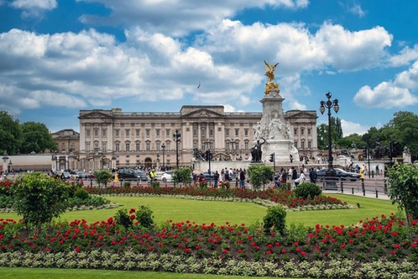 Visit Buckingham Palace Gardens