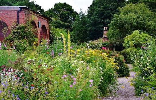 GIARDINO MURATO DEL PRIORATO DI NORTON CHESHIRE INGLATERRA