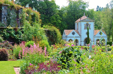 are dogs allowed in bodnant gardens