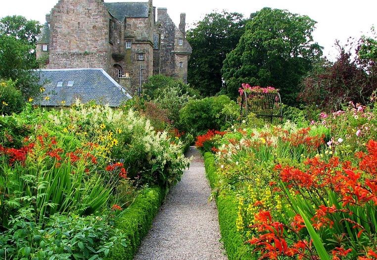 Kellie Castle Gardens, near St Andrews hotels - Great British Gardens