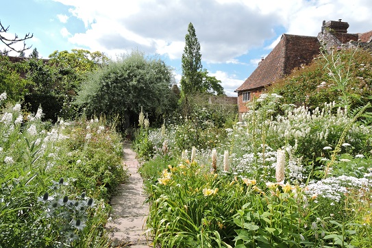 sissinghurst-castle-garden-2022