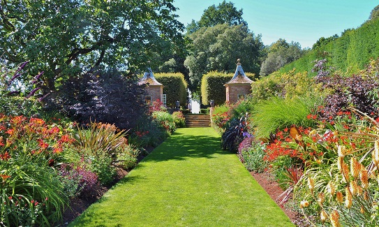 hidcote-garden-evening