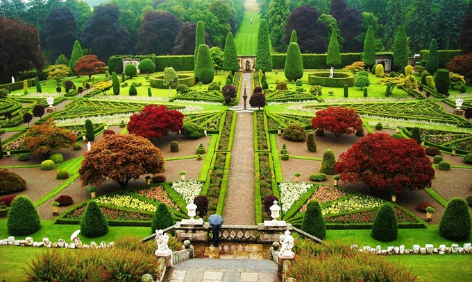 drummond-castle-garden