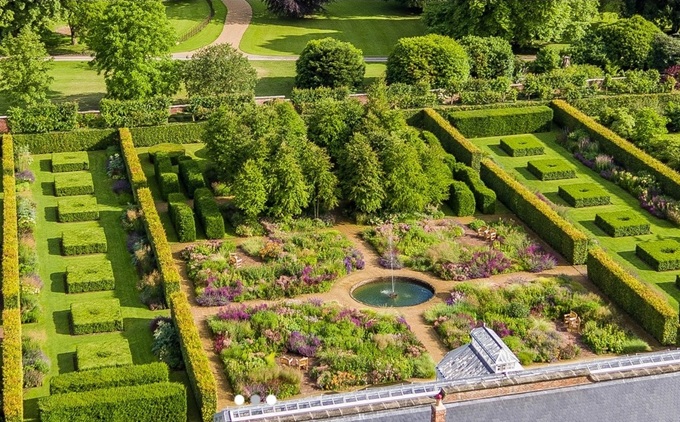 scampston-walled-garden