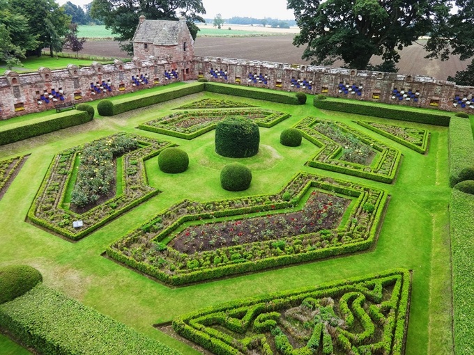 edzell-castle-parterre-1