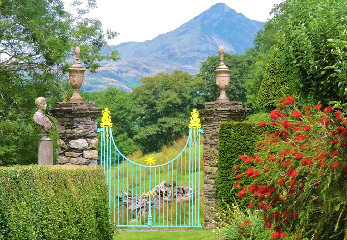 Plas Brondanw in Gwynedd, Wales plasbrondanw-in-wales