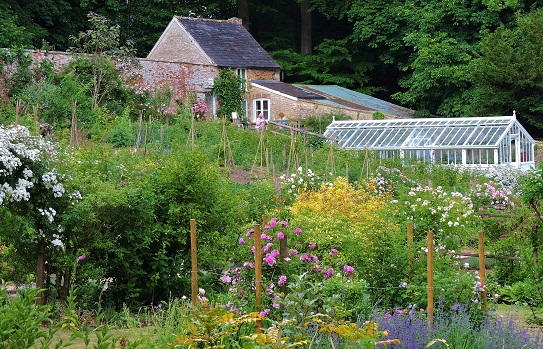 cerney-house-walled-garden